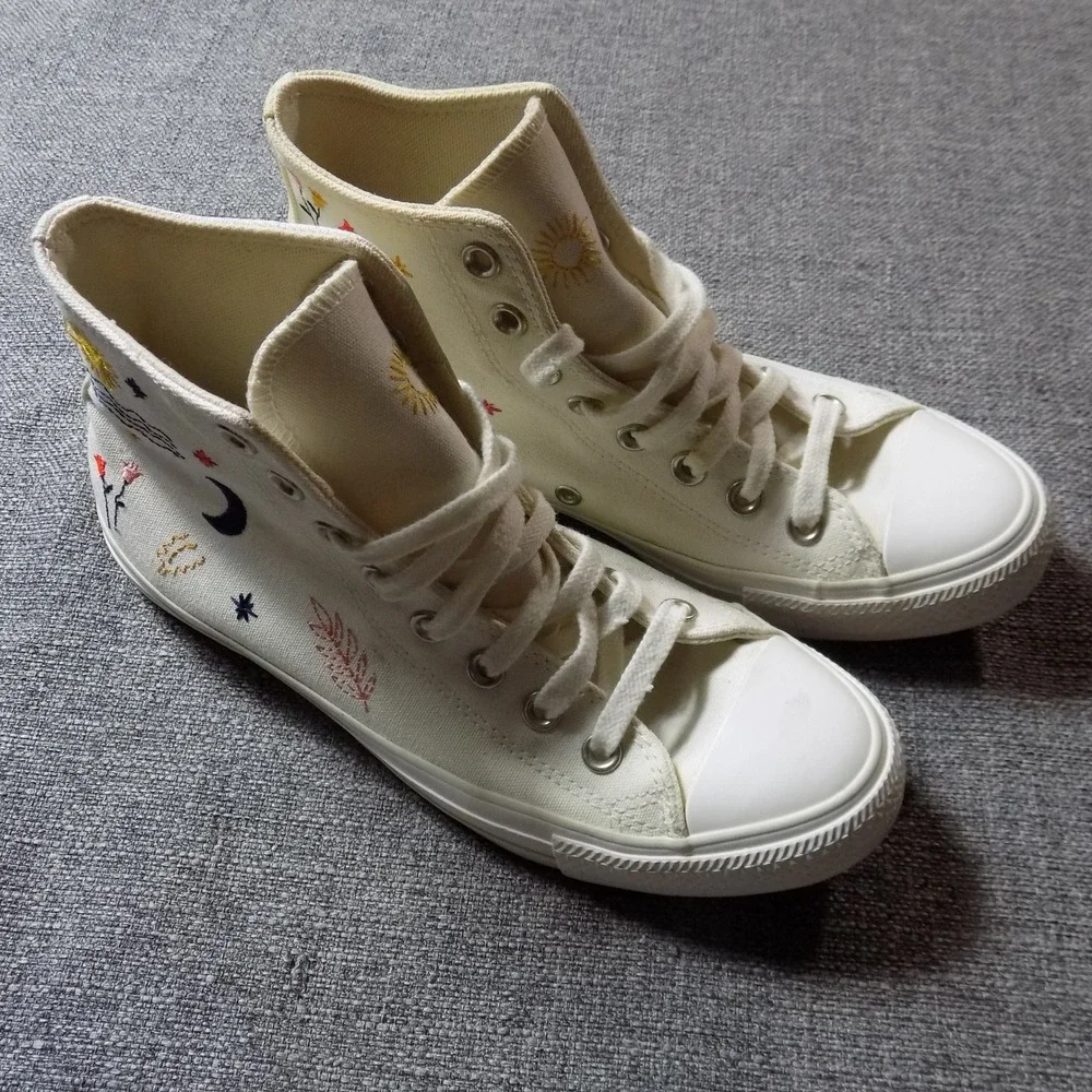 Converse Chuck Taylor High Top Womens 8.5 White Good Embroidered Celestial